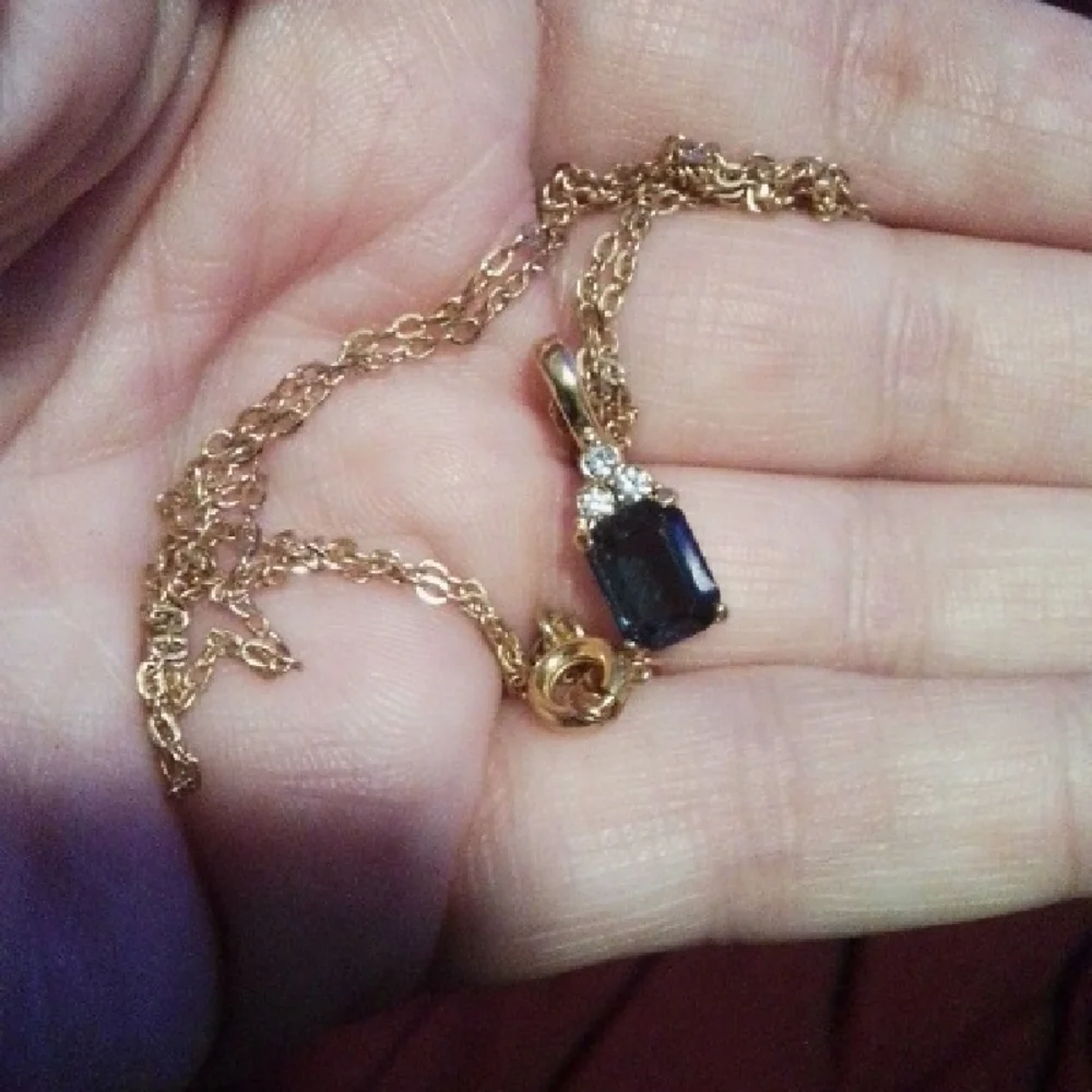 Elegant Gold and Blue Pendant Necklace - Picture 3 of 4